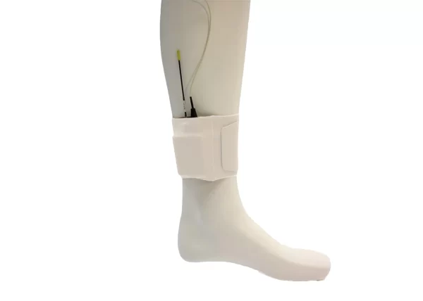 URSA STRAPS ANKLE STRAP WHITE ON LEG